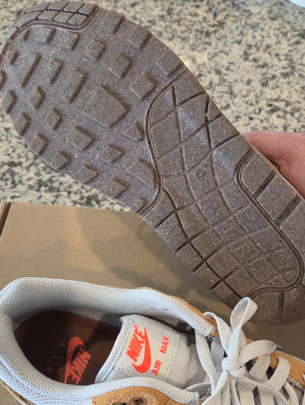 Nike Air Max 1 Ess Sneakers in British Tan Brown - Picture 3 of 6